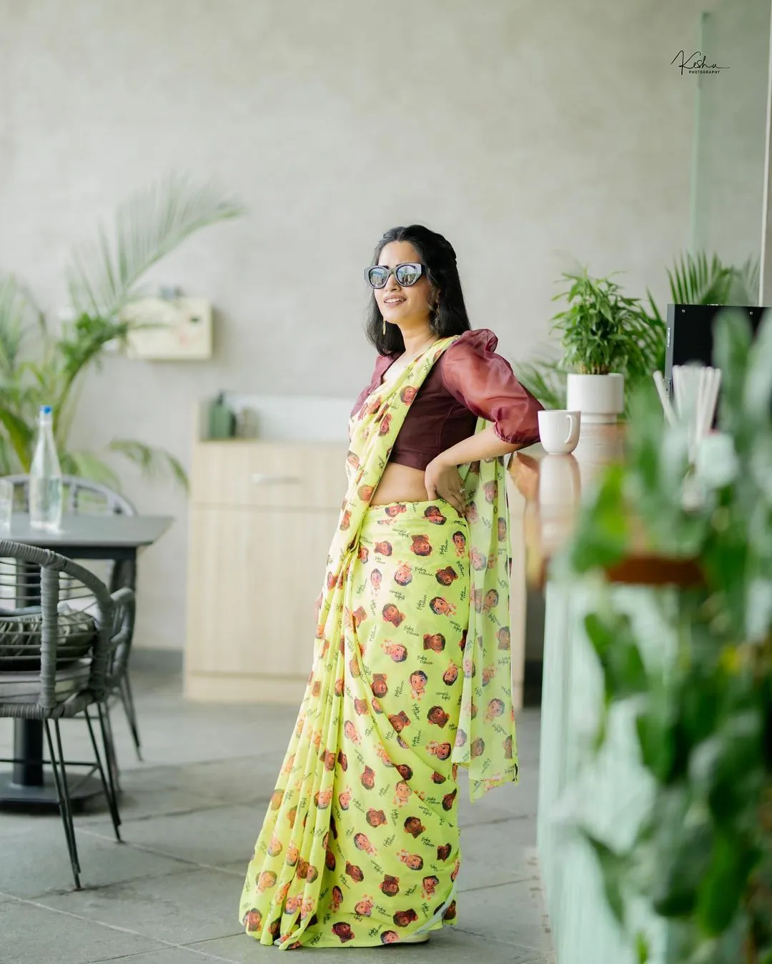 INDIAN TV ACTRESS SRAVANTHI CHOKARAPU IN YELLOW SAREE MAROON BLOUSE 3